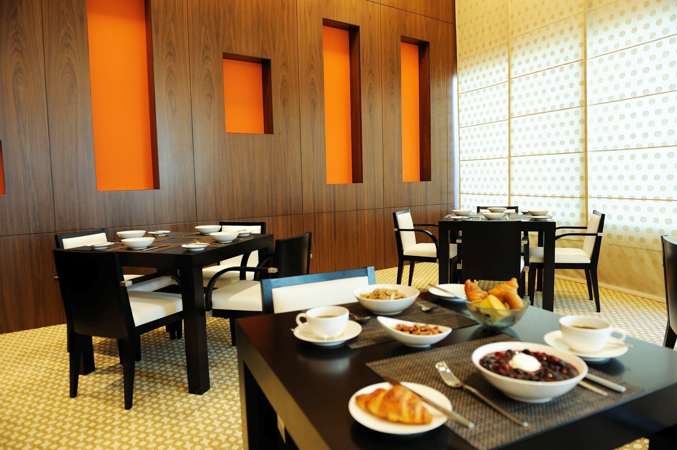 Staybridge Suites Yas Island Abu Dhabi, An Ihg Hotel Restaurante foto